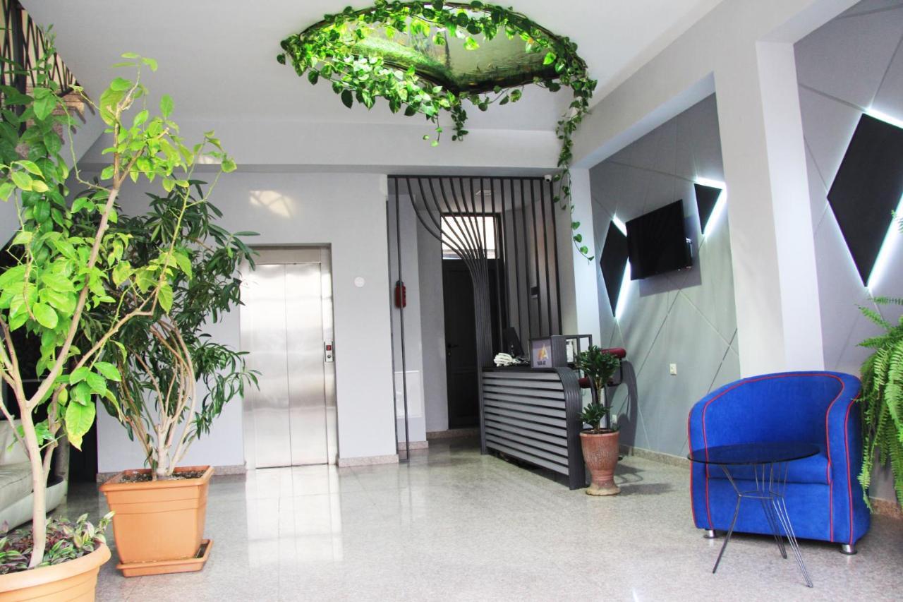 Nice Hotel Erevan Esterno foto
