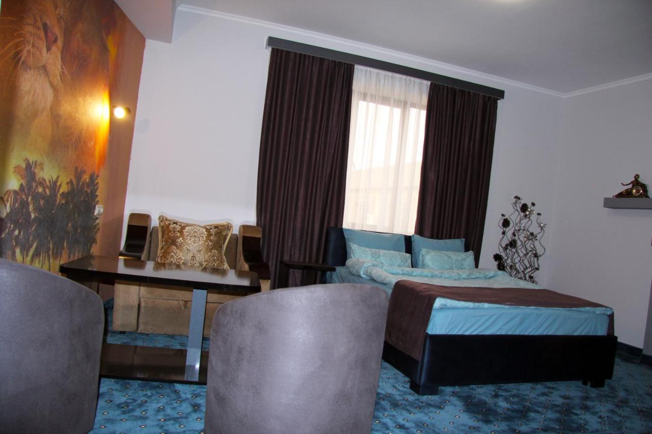 Nice Hotel Erevan Esterno foto