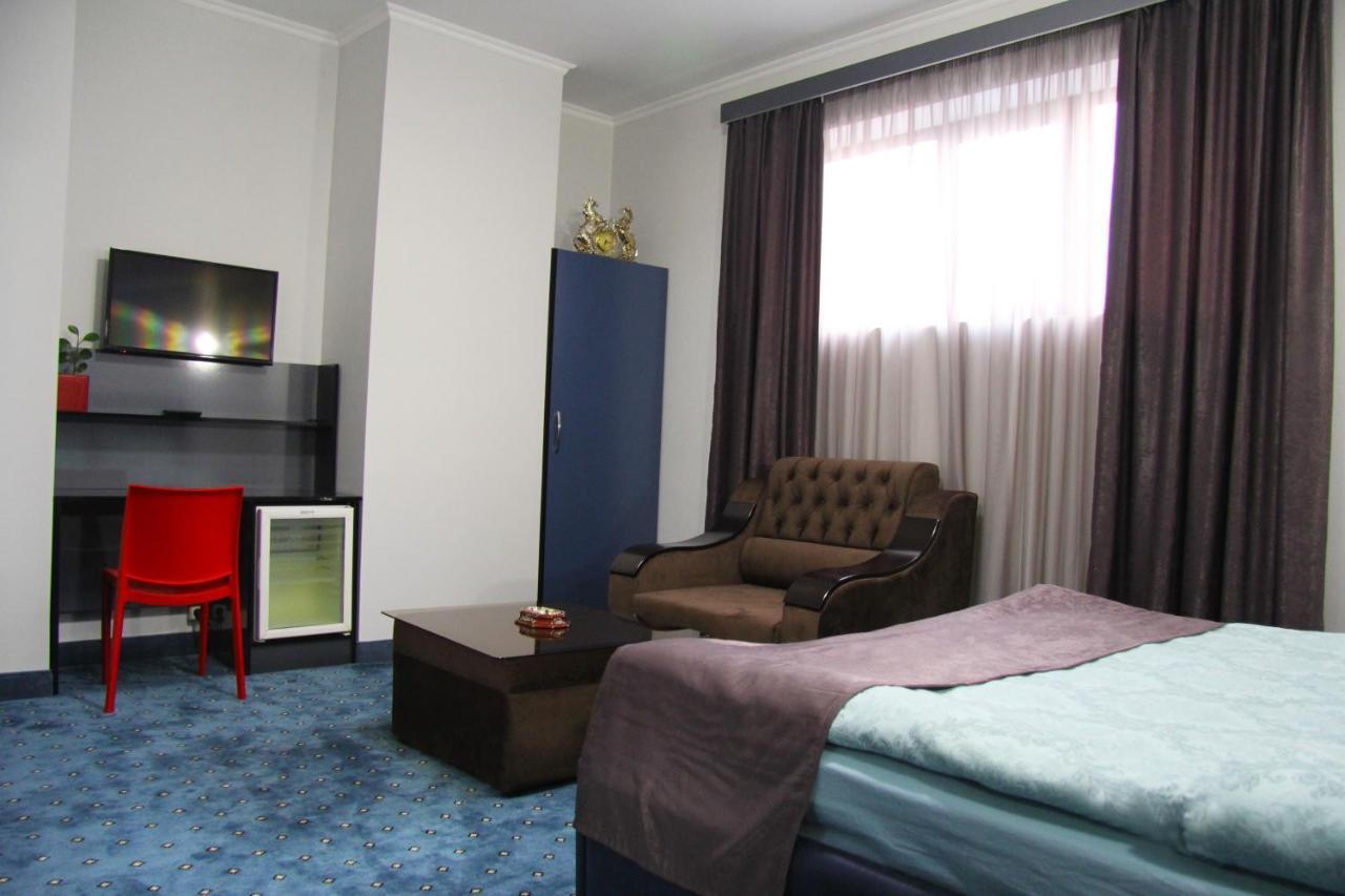Nice Hotel Erevan Esterno foto